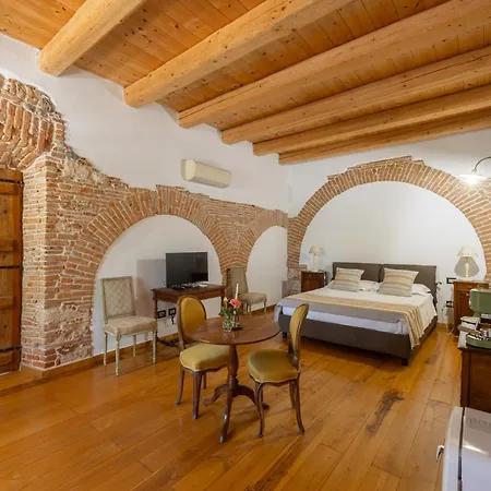 Pensionat Domus Sa Corbula Oristano