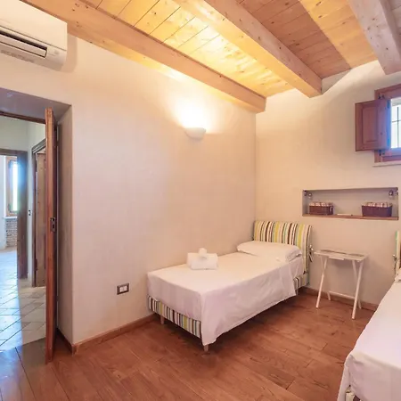 Domus Sa Corbula 招待所 3*